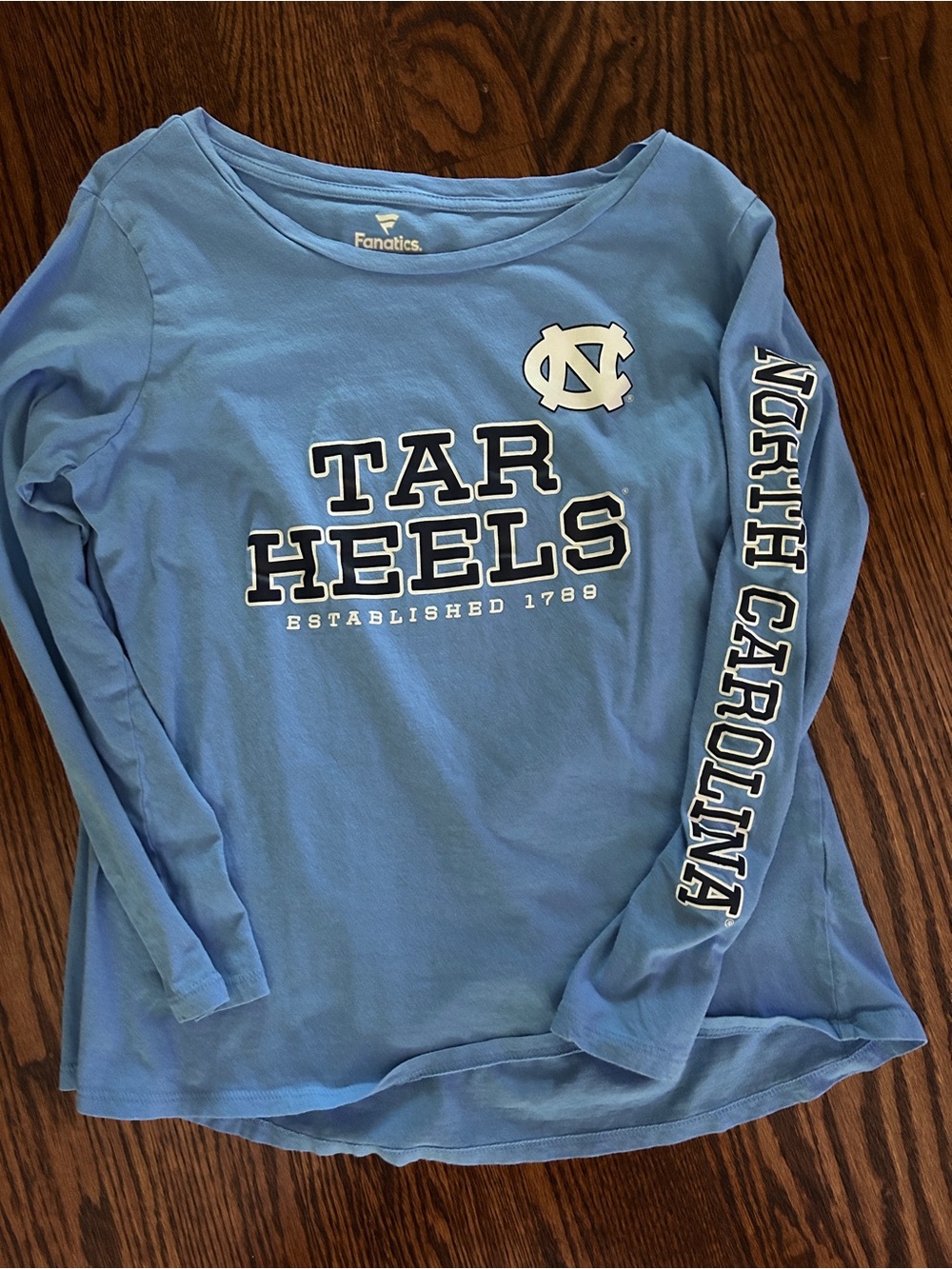 Fanatics womens North Carolina Tar Heels Light Blue Long-Sleeve Tee